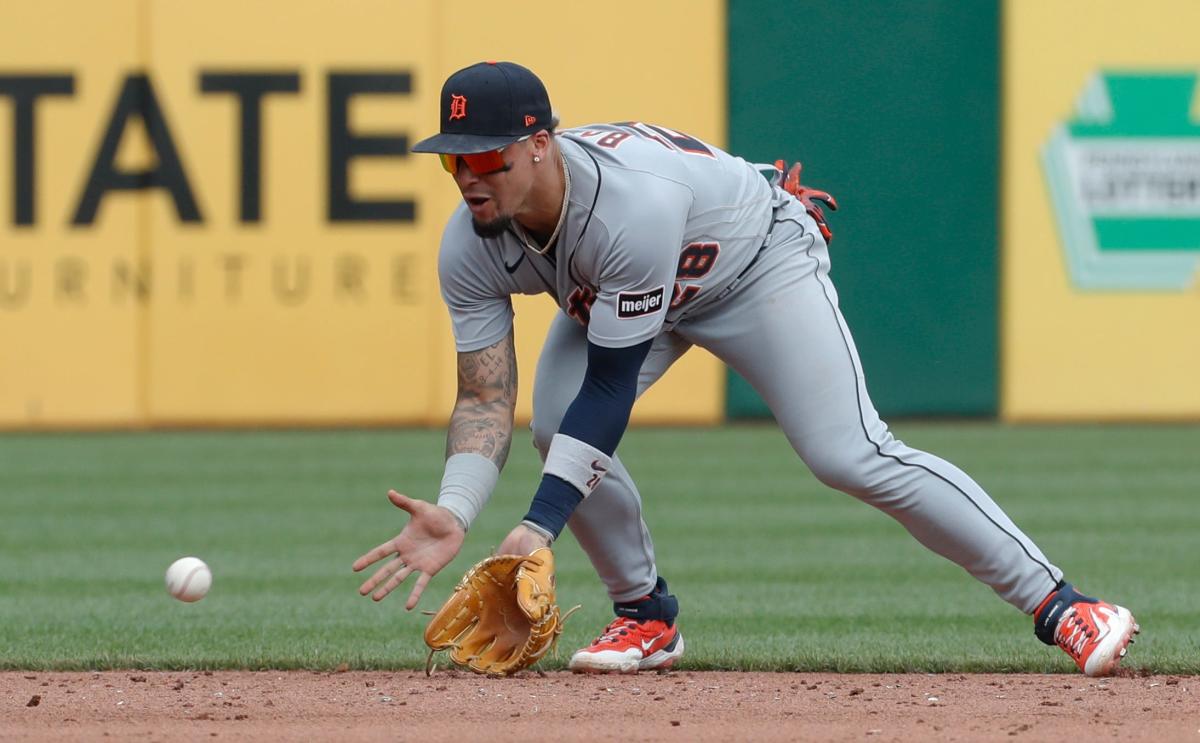 Tigers place Javier Baez on injured list; replacement en route