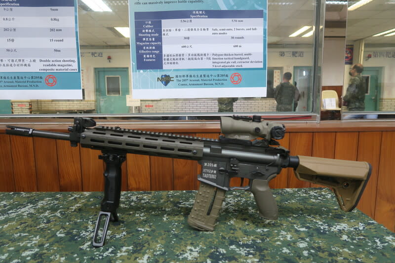 T112戰鬥步槍 國軍新一代戰鬥步槍為T112戰鬥步槍，採用5.56公厘 口徑。 中央社記者吳書緯攝  113年4月6日 