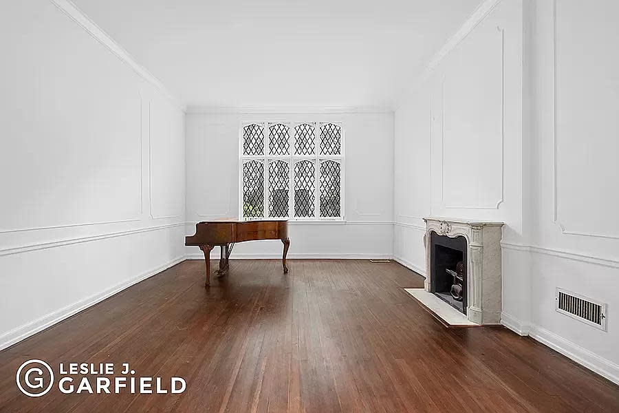 An interior shot of Frank Sinatra and Mia Farrow's former New York townhouse.  / Credit: Zillow