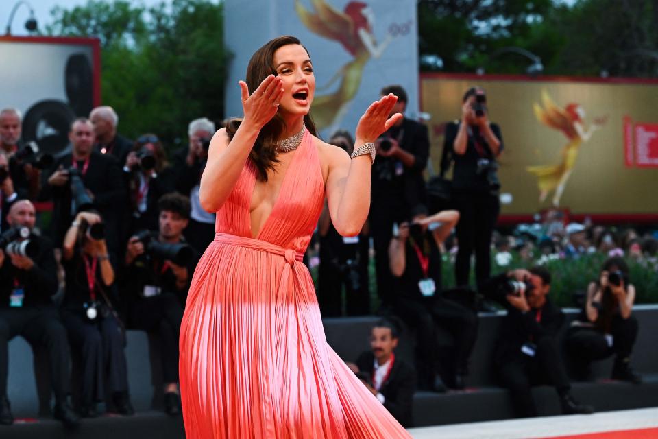 Ana de Armas arrives for the "Blonde" world premiere during the 79th Venice International Film Festival.