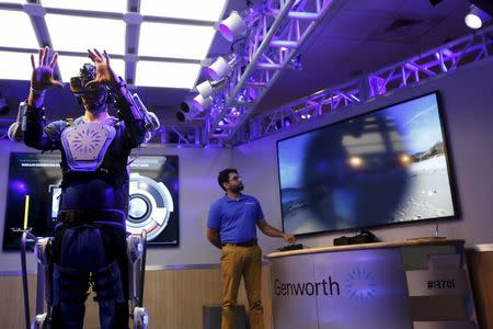 Ugo Dumont (L), a volunteer for the Genworth R70i Aging Experience, experiences vision disorders during a demonstration at the Liberty Science Center in Jersey City, New Jersey, April 5, 2016. REUTERS/Shannon Stapleton