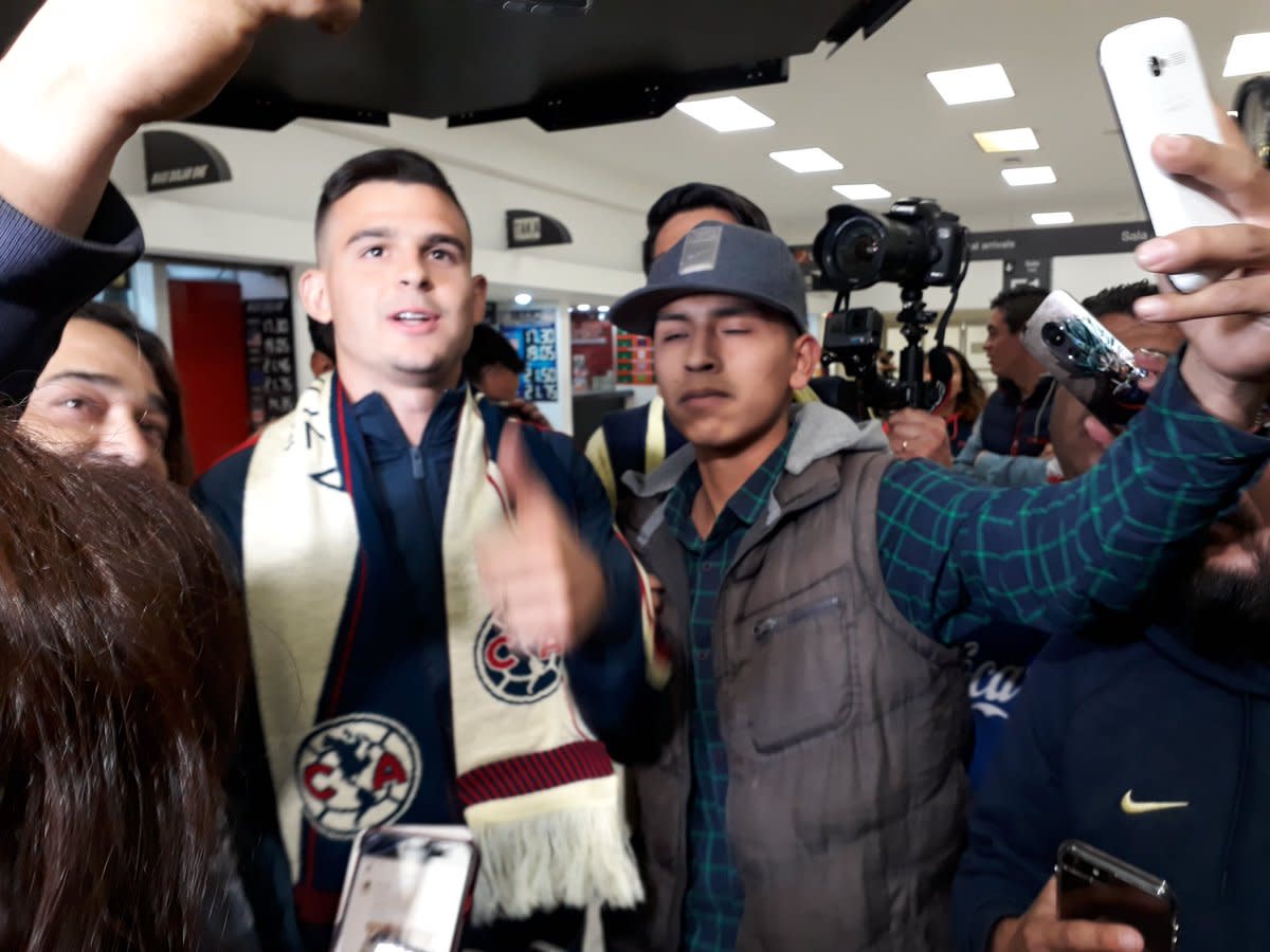 Nicolás Benedetti llegó a la Ciudad de México para unirse al America. / Foto: @DanielHT79