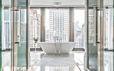 A Regent Suite bathroom at The Langham