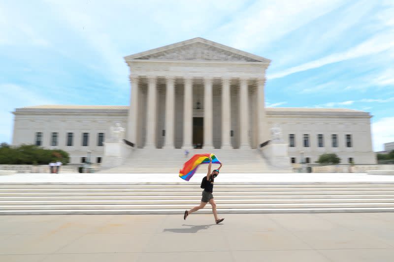 U.S. Supreme Court rules that a federal law banning workplace discrimination also covers sexual orientation in Washington