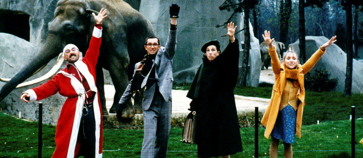 Une partie du casting du Père Noël est une ordure au zoo de Vincennes.  - Credit:Collection ChristopheL via AFP