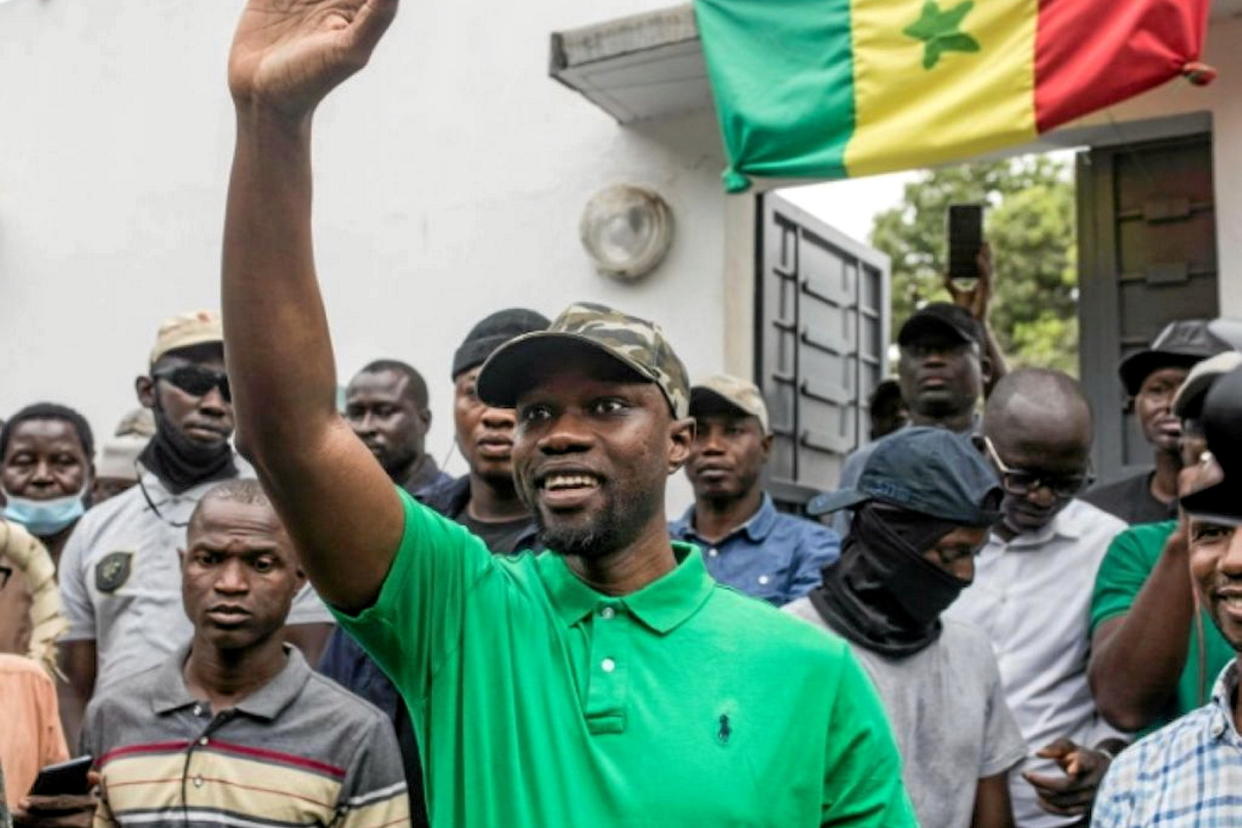 L'opposant sénégalais Ousmane Sonko lors d'un meeting à Ziguinchor (sud) le 24 mai 2023.  - Credit:AFP / MUHAMADOU BITTAYE