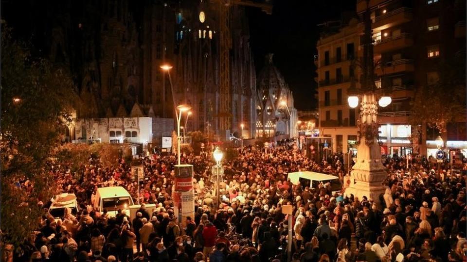 Celebración al exterior de la Sagrada Familia