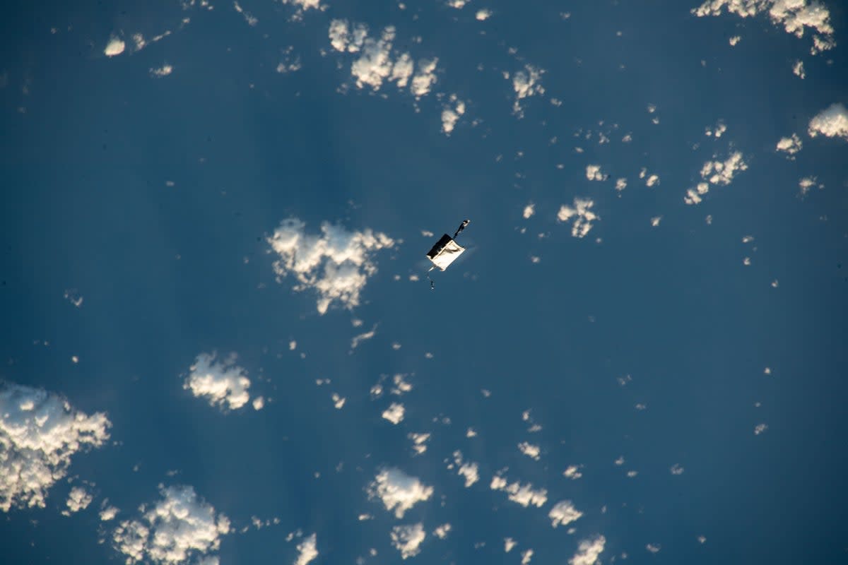 Astronaut Satoshi Furukawa took a photo of the tool bag orbiting Earth (eol.jsc.nasa.gov)