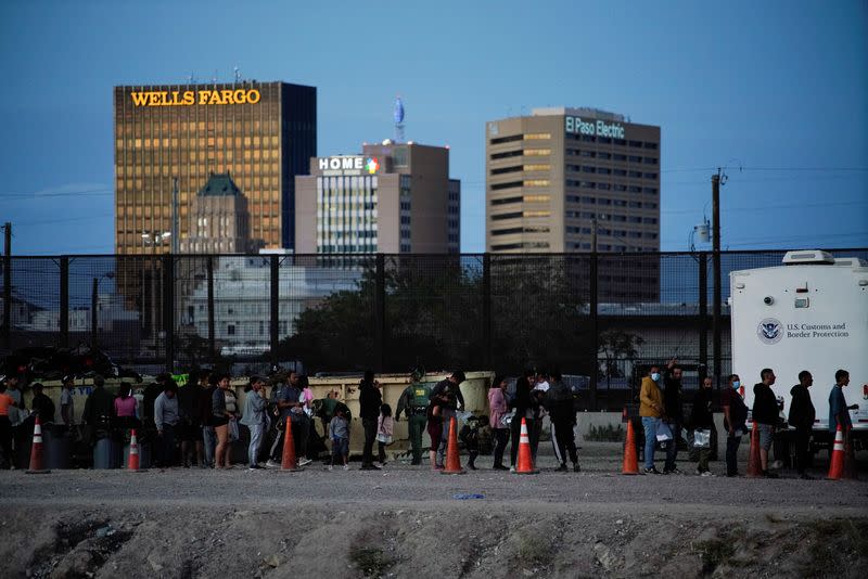 Los migrantes siguen cruzando la frontera hacia El Paso