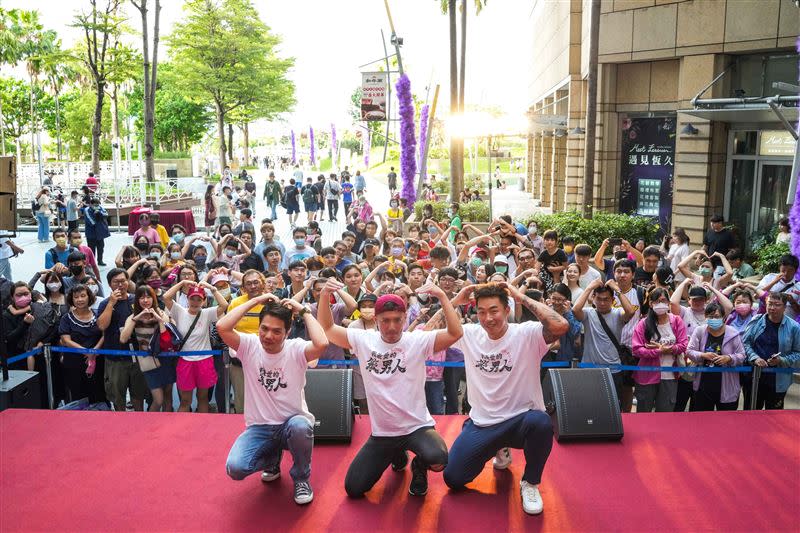 《我最愛的笨男人》在高雄、台南舉辦活動，吸引大批粉絲參加。（圖／CATCHPLAY提供）