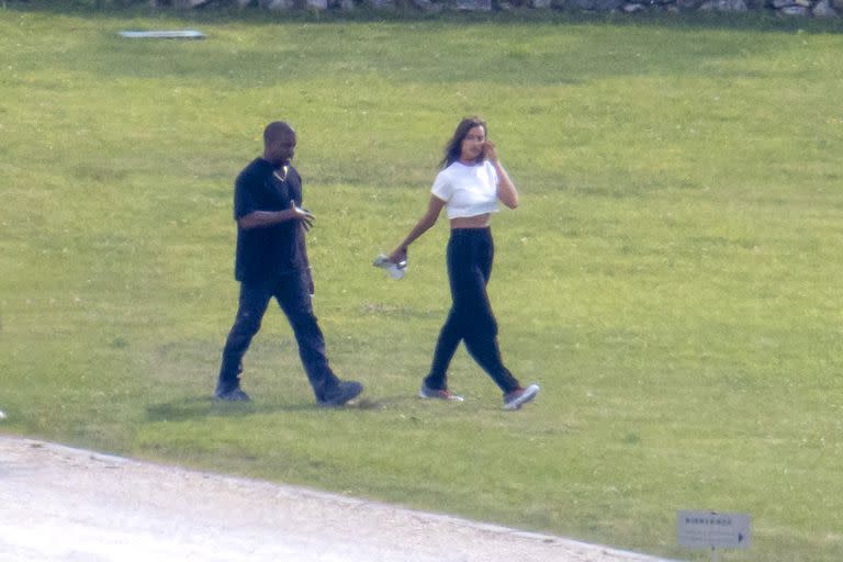 Kanye West e Irina Shayk en junio, cuando comenzó la relación que terminaría al mes siguiente