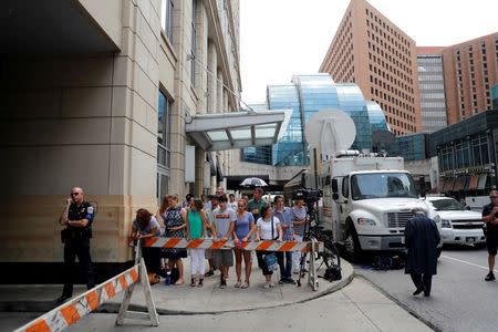 People wait for a glimpse of U.S. Republican Presidential candidate Donald Trump outside the Conrad Hotel in Indianapolis, Indiana July 13, 2016. REUTERS/Aaron P. Bernstein