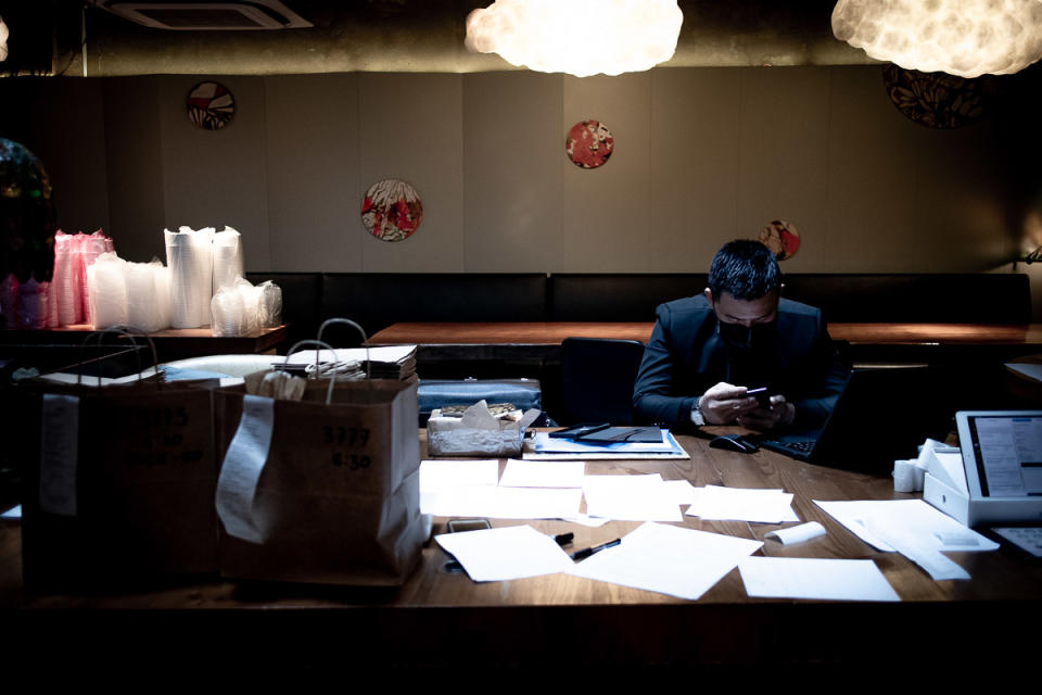 A staff at Birds of Feather attending to online orders  (PHOTO: Zat Astha/Yahoo Lifestyle SEA)