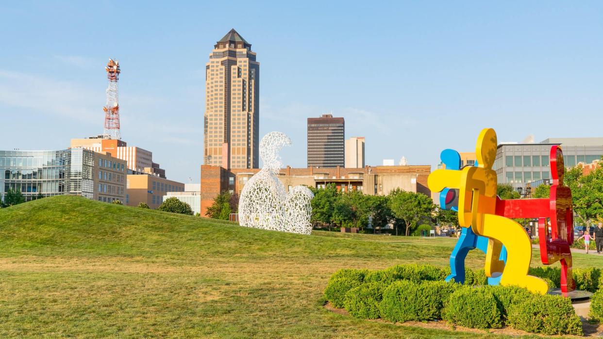 Des Moines Iowa downtown Pappajohn Sculpture Park