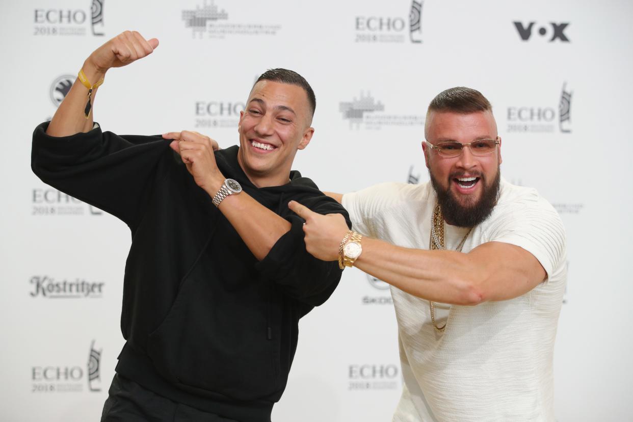 Farid Bang (l.) und Kollegah sorgten bei der Echo-Verleihung 2018 für jede Menge Empörung. Allerdings in den meisten Fällen erst danach. (Bild: Andreas Rentz/Getty Images)