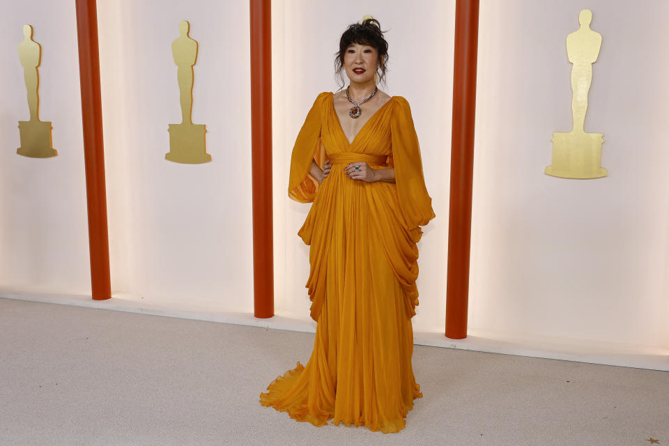 <p>Sandra Oh en la alfombra champán de los Oscars 2023 en Los Angeles. REUTERS/Eric Gaillard</p> 