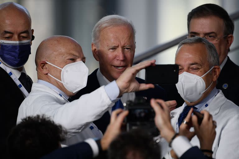 Joe Biden fue uno de los más fotografiados por los invitados a la foto de familia