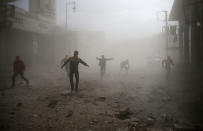 <p>Civil defence members and civilians are seen running after an air raid in the besieged town of Douma in eastern Ghouta in Damascus, Syria, Feb. 6, 2018. (Photo: Bassam Khabieh/Reuters) </p>