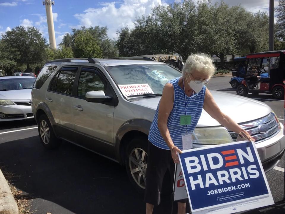 Carolee McReynolds, 77, staffs a lonely pro-Biden outpost at an early voting site in The Villages, long a Republican stronghold in central Florida. (Photo: S.V. Date/HuffPost)