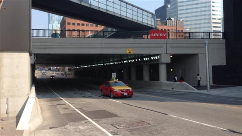 With no fixed address, two men start Toronto's only underpass library