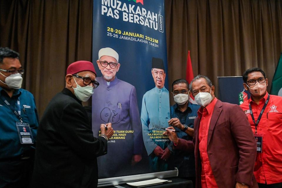 Bersatu president Tan Sri Muhyiddin Yassin (right) with PAS president Datuk Seri Abdul Hadi Awang (left) at a press conference in Shah Alam January 29, 2022. ― Picture by Hari Anggara