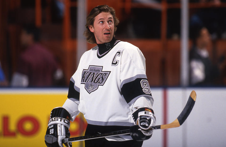 INGLEWOOD, CA - DECEMBER 4: Wayne Gretzky #99 of the Los Angeles Kings on December 4, 1994 at the Great Western Forum in Inglewood, California. (Photo By Andrew D. Bernstein/Getty Images)