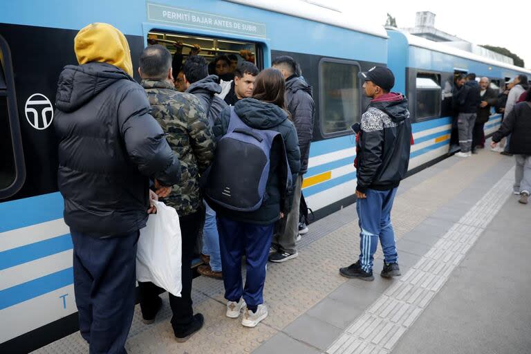 La Fraternidad dio marcha atrás con la medida de fuerza anunciada para este martes y los trenes funcionarán con normalidad