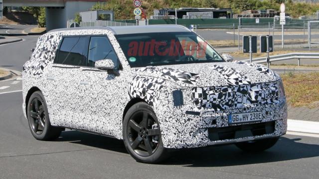 2024 Kia EV9 sheds camouflage in new spy photos