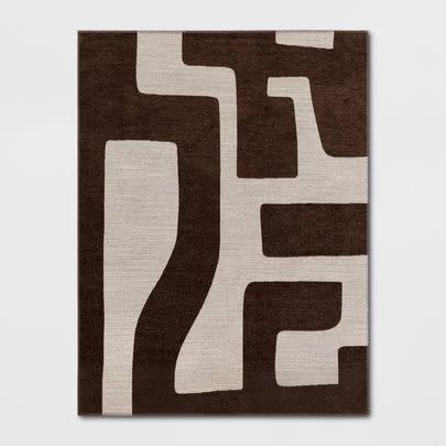 A high-contrast rug for a bold outdoor space