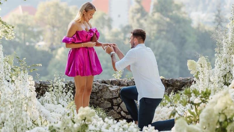 獨行俠一哥東契奇（Luka Doncic）在7月7日和女友求婚成功。（圖／翻攝自東契奇IG）