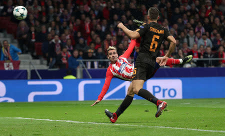 Soccer Football - Champions League - Atletico Madrid vs Roma - Wanda Metropolitano, Madrid, Spain - November 22, 2017 Atletico Madrid’s Antoine Griezmann scores their first goal REUTERS/Sergio Perez