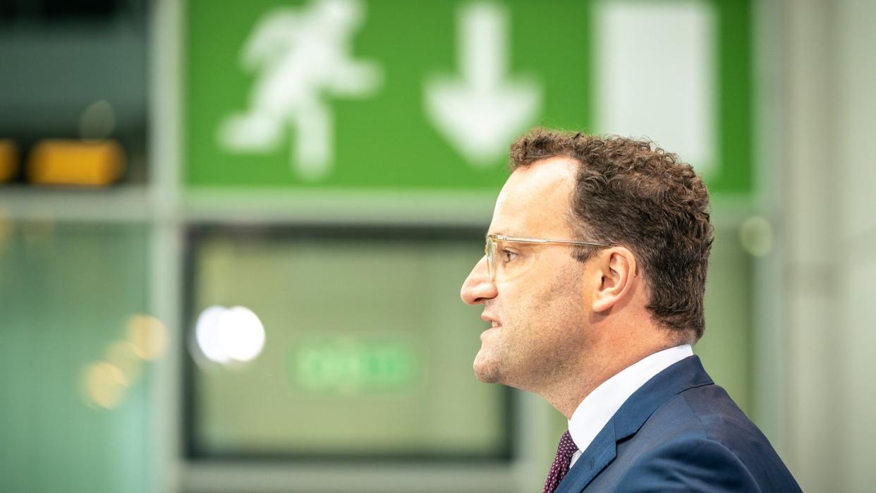 Gesundheitsminister Jens Spahn (CDU) will die Regeln für Reiserückkehrer aus Risikogebieten ändern.