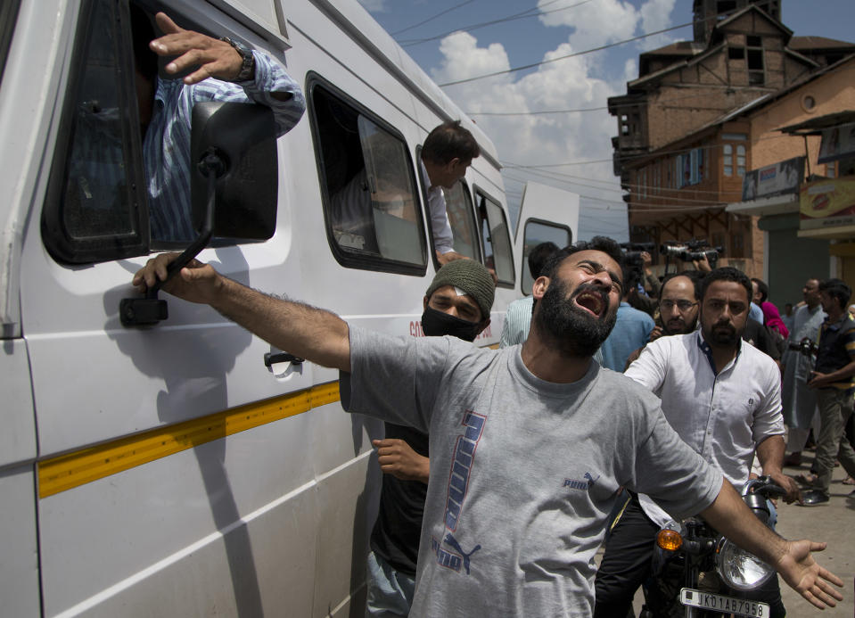 Relative cries in Srinagar