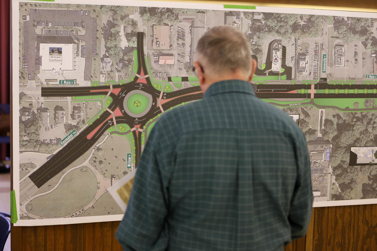 Jim Myers of Kent looks at a large drawing of the East Main Street Project roundabout on display at a public forum in this file photo.