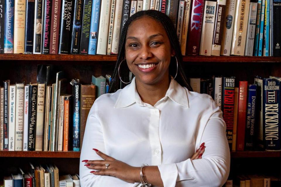 La finalista a Profesor del Año de Miami-Dade Alina Hughes Robinson, de Robert Morgan Educational Center.