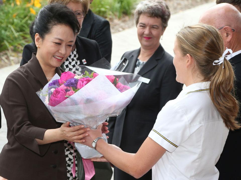 Peng Liyuan visiting Ravenswood School for Girls in Sydney in 2014. The Chinese first lady is a well-known singer in her home country (Getty Images)