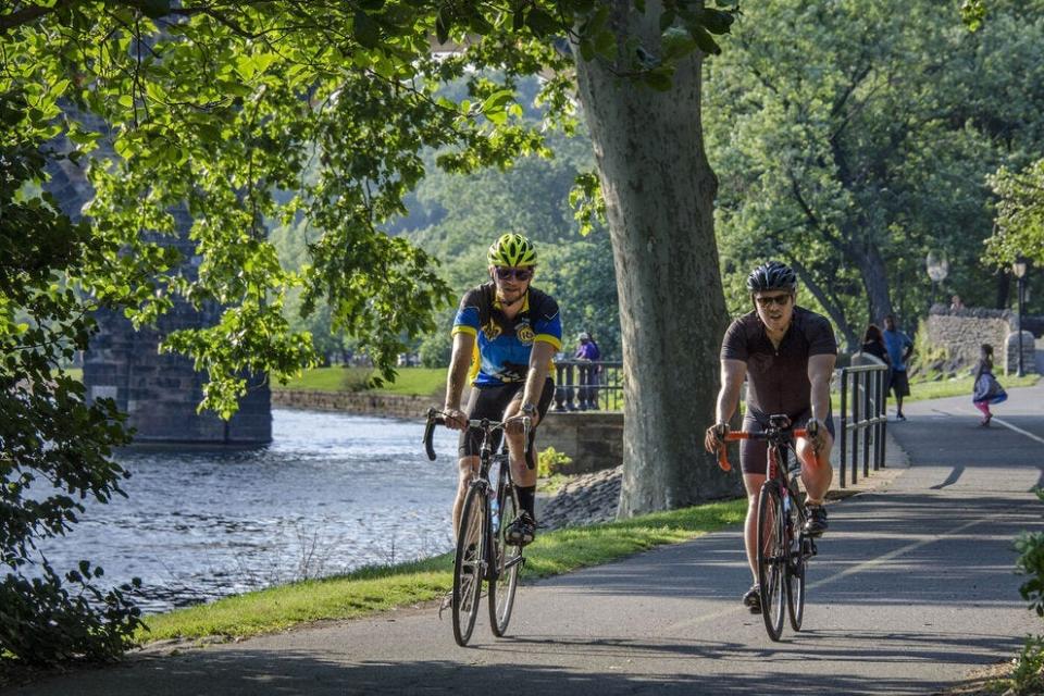 Breeze along the river via Kelly Drive