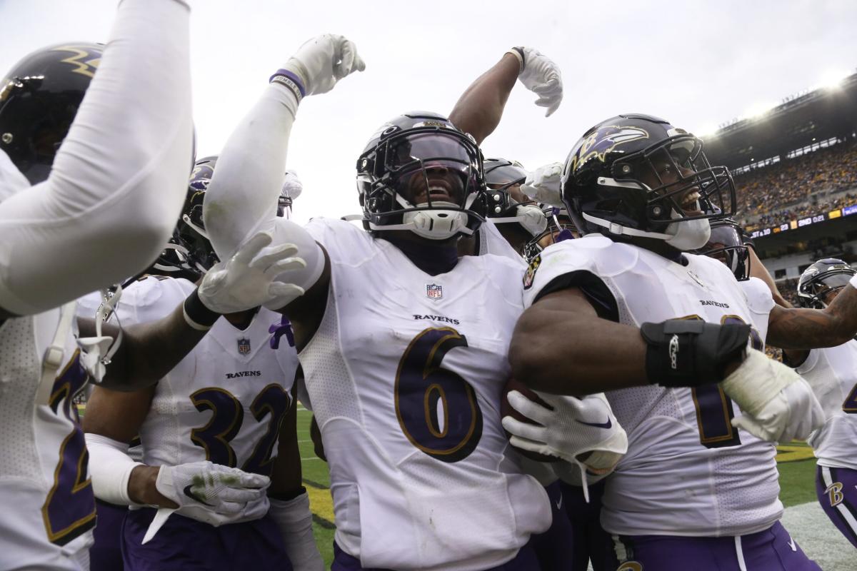 Ravens roll over Rams in NFL's Monday night game 