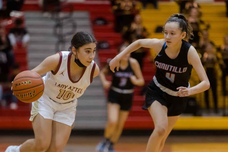 El Dorado's Alyssa Abascal (10) dribbles past Canutillo at a basketball game Tuesday, Jan. 25, 2022, at El Dorado High School in El Paso, TX.