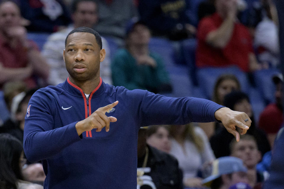 New Orleans Pelicans head coach Willie Green signals in the first half of an NBA basketball game against the Sacramento Kings in New Orleans, Sunday, Feb. 5, 2023. (AP Photo/Matthew Hinton)