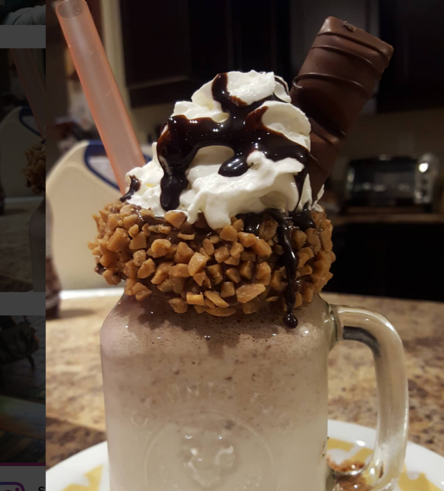 <p>Ok, techniquement, ce sont des boissons, mais si vous cherchez quelque chose de gourmand qui vous redonnera le moral, ces freakshakes bourrés de calories sont clairement le meilleur des choix. [Photo : Instagram/giovanni.iannuzzi] </p>