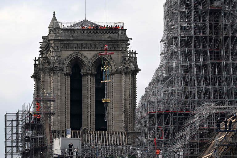 Emmanuel Macron espera que la catedral sea reabierta a fines de 2024