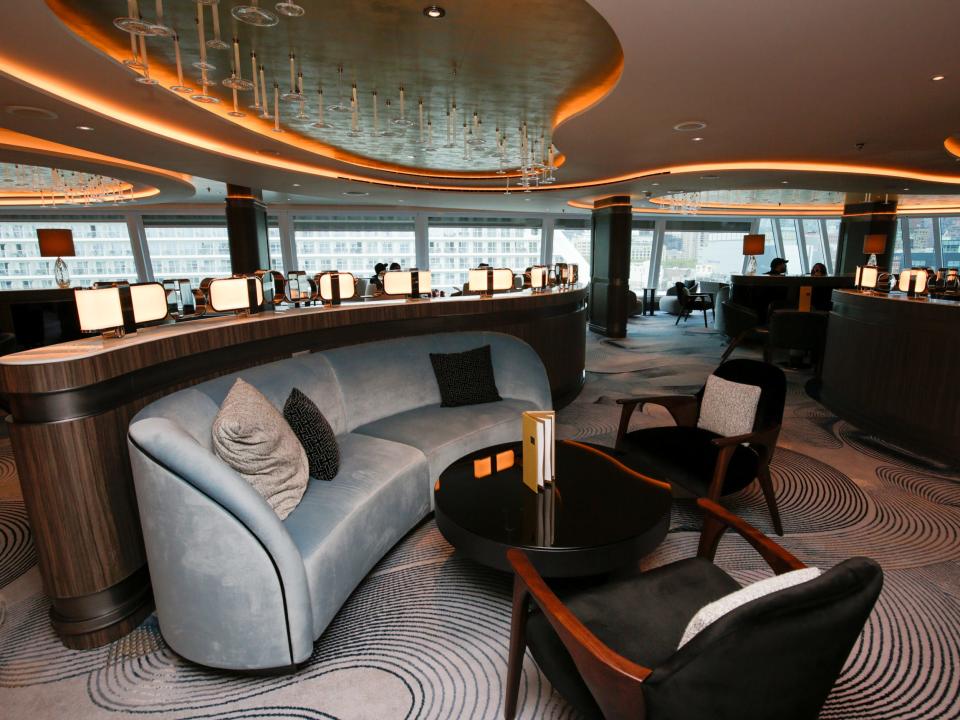 A lounge in the Oceania Vista
