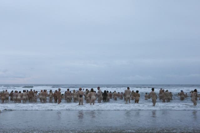 Hundreds strip off for skinny dip event