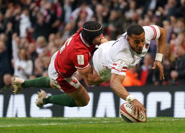 Anthony Watson produces his acrobatic finish against Wales