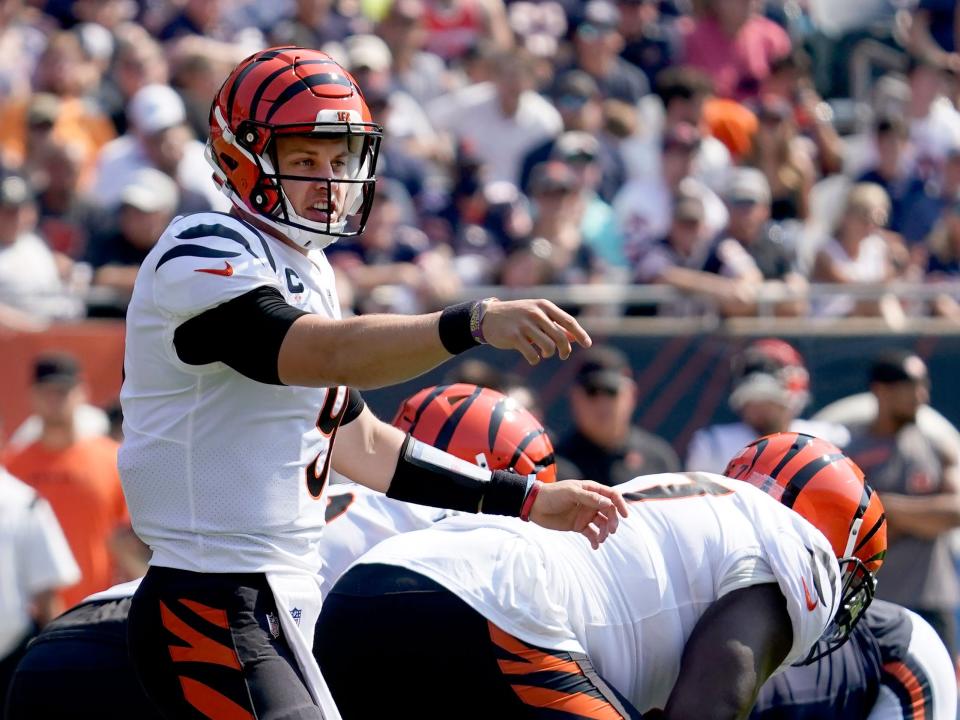 Joe Burrow calls a play against the Chicago Bears.