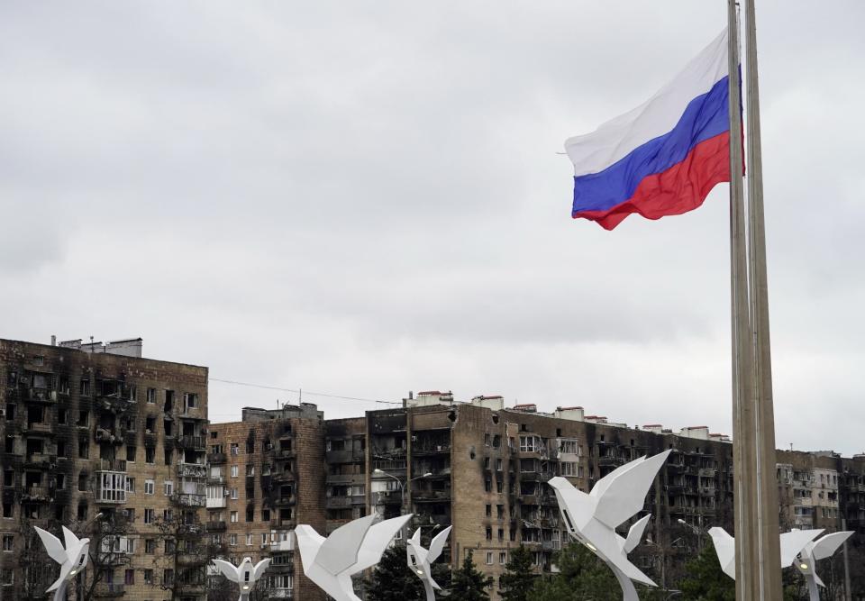 Un drapeau russe à Marioupol. (photo d'illustration) - STRINGER / AFP