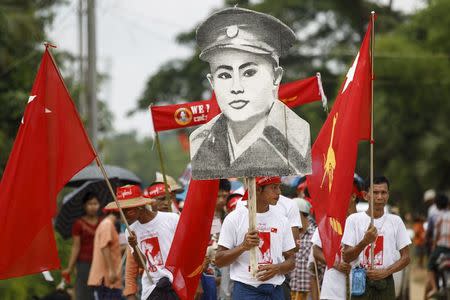 Supporters hold a picture of Myanmar national hero General Aung San, father of Myanmar pro-democracy leader Aung San Suu Kyi, during her campaign in her constituency of Kawhmu township outside Yangon September 21, 2015. REUTERS/Soe Zeya Tun