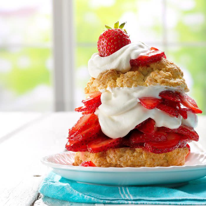 Grandma S Old Fashioned Strawberry Shortcake Exps Tham17 186286 B12 16 3b 12