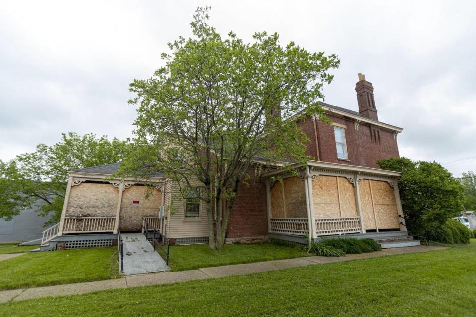 A demolition permit had been filed for the Thomas Watkins House on the corner of South Broadway and Virginia, built by architect John McMurtry in the 1880’s. May 5, 2021.